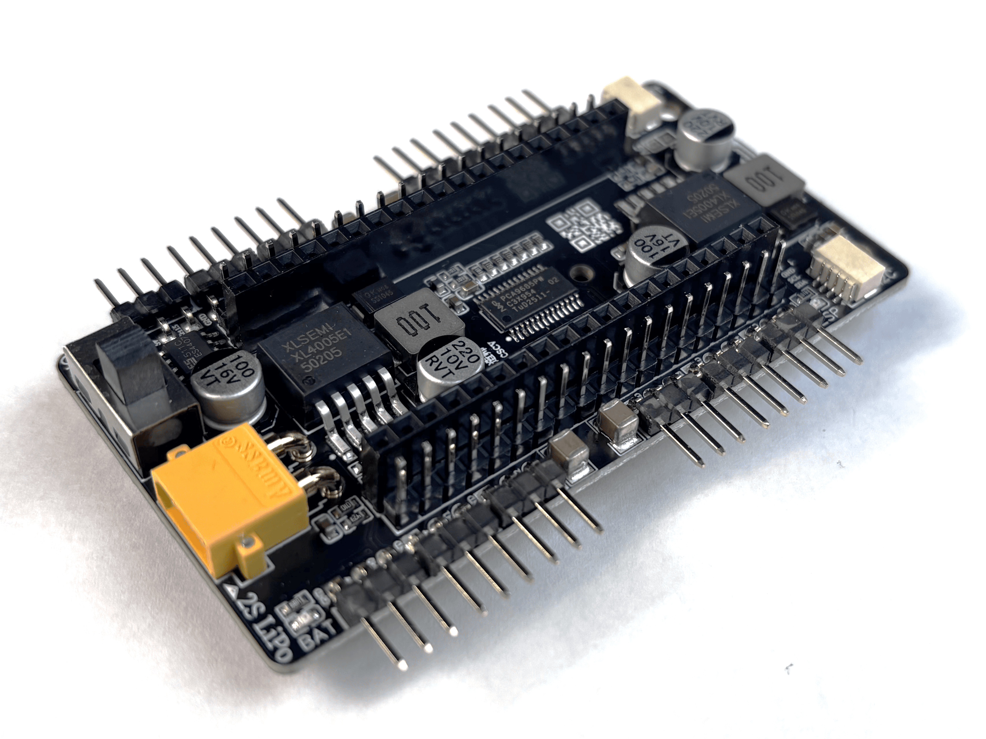 NodeQuadMini 项目主板的插座、接线排针与供电接口实拍